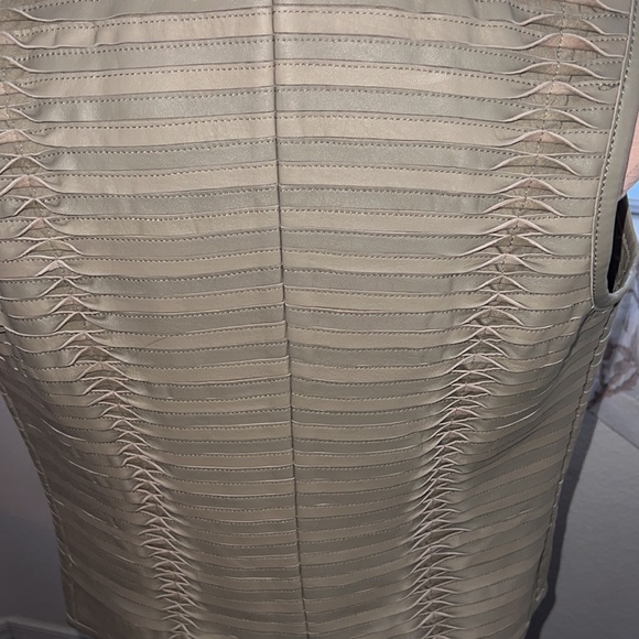NEW!  GILI Olive Green Pieced Leather Vest with hook & eye closure - Picture 6 of 9